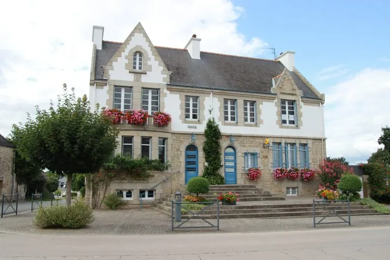 Guéhenno (56420)
